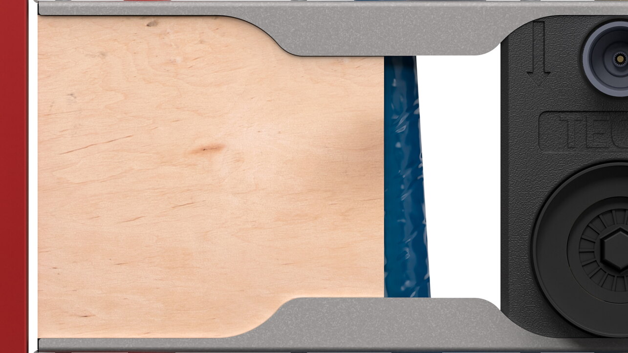 An der vorbereiteten Holzplatte kann der Durchlauferhitzer schnell und einfach montiert werden.