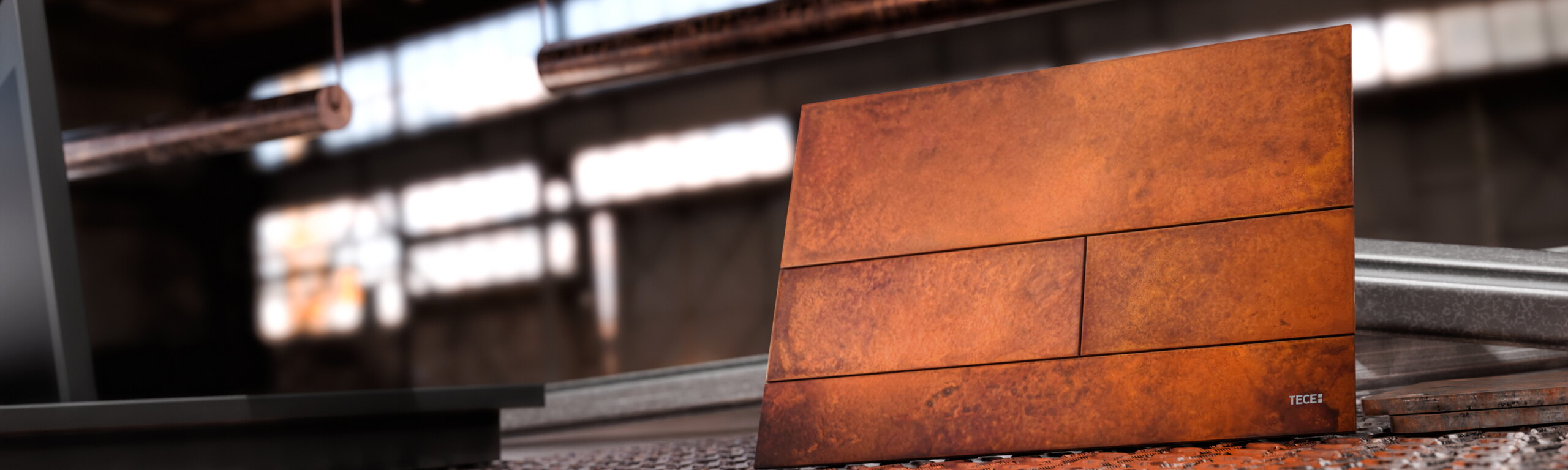 Mit TECEsquare Rusted steel und ihrer Oberfläche aus korrodierten Stahl- Pigmenten zieht der Charme der Industriekultur nun auch ins Bad ein.